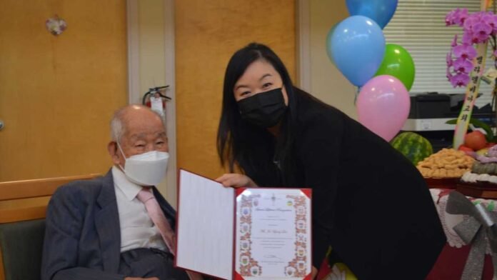 111-те День народження: найстарший чоловік Канади дає поради, як прожити довше