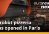 Робот у паризькій піцерії влаштовує шоу для відвідувачів