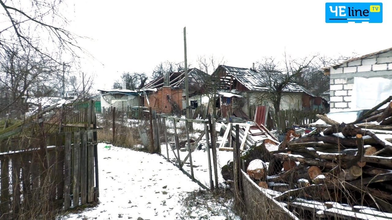 Війна знищила дім: чоловік з Чернігова живе в сараї