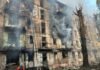 У Кривому Розі окупанти влучили у 5-поверхівку, є загиблі та постраждалі