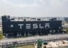 Робот Tesla напав на інженера компанії та поранив його